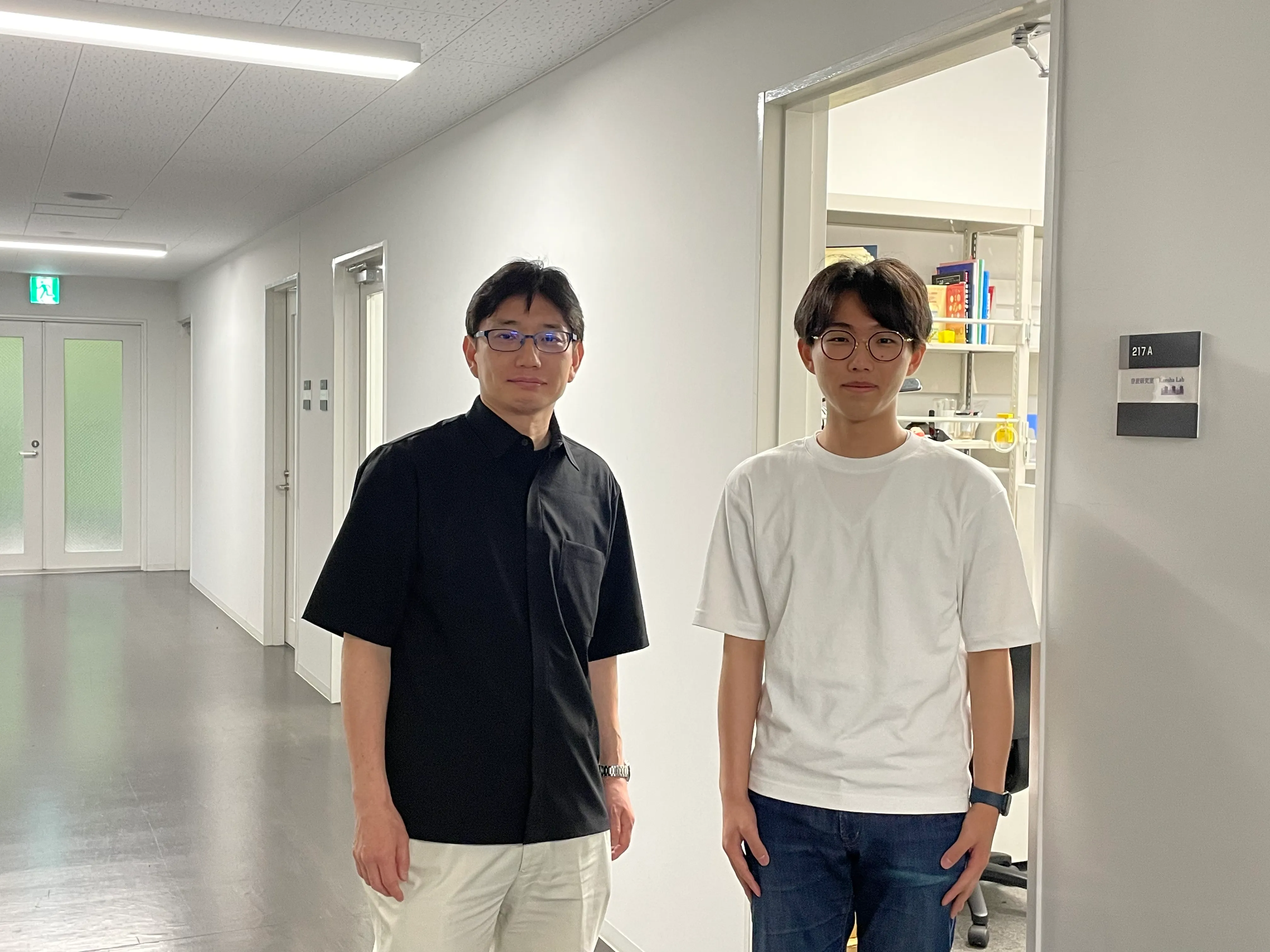 東京大学 苷蔗研訪問 — 苷蔗先生（左）とともに